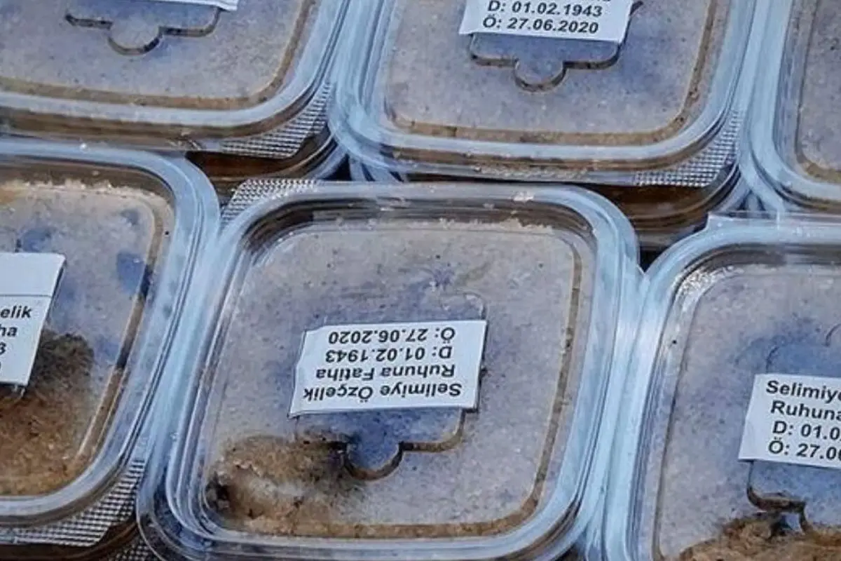 Cenaze Helva Dağıtımı