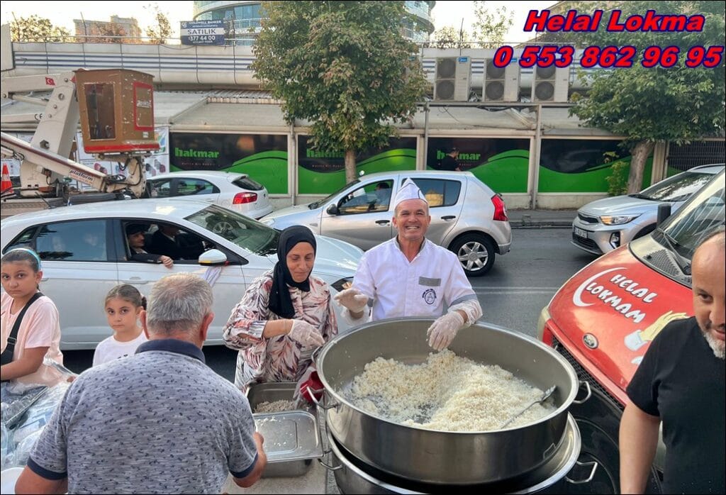 istanbul hayir pilavi dagitimi