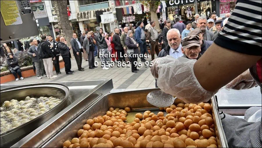 Lokma tatlısı, hayır duası almak ve özel anları anmak için dağıtılan geleneksel bir hayır tatlısıdır.