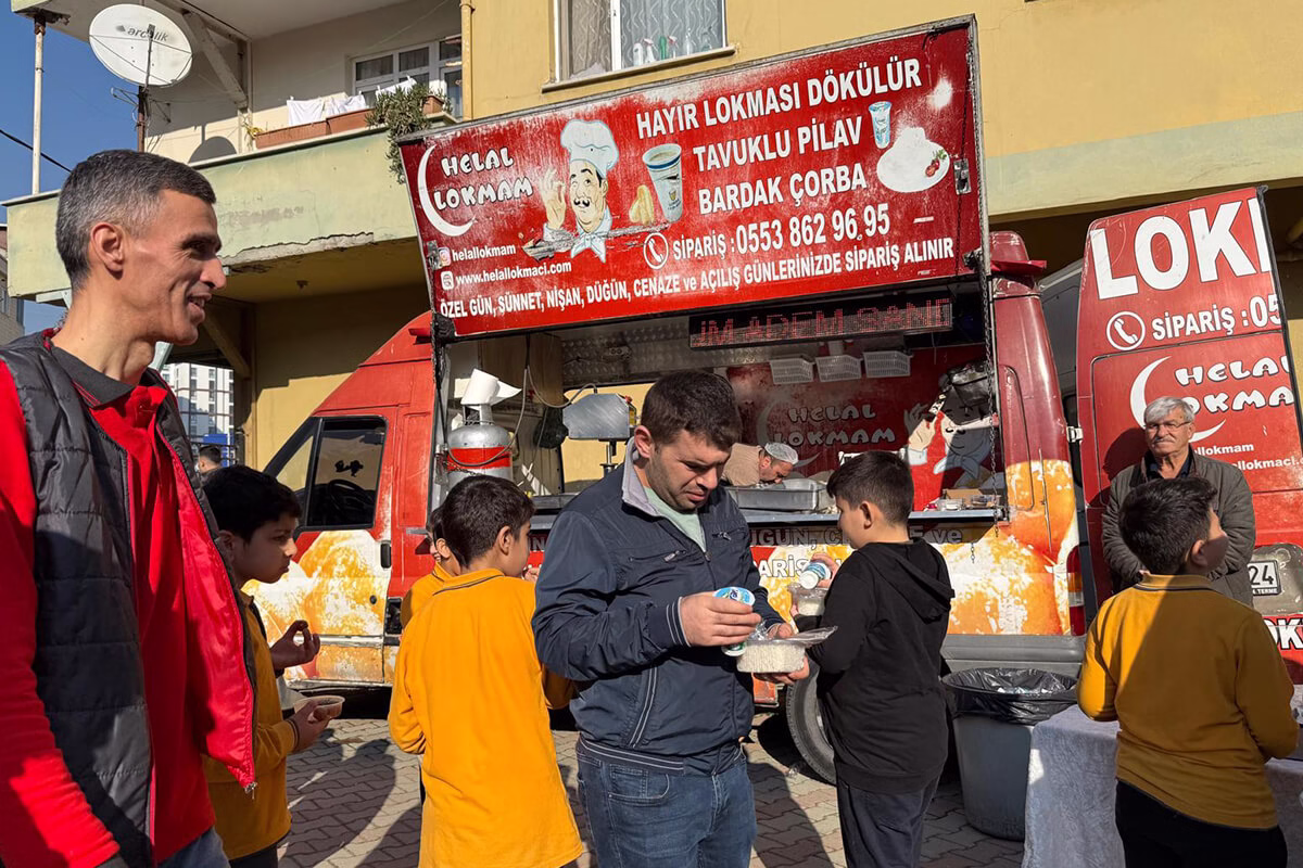 Beyoğlu hayır lokması dağıtımı